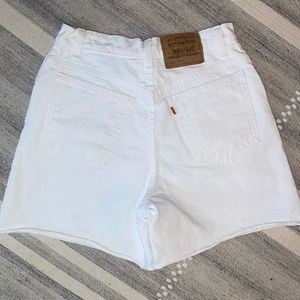 Vtg Levis 954 denim white high waisted shorts orange tab Levi’s size 11 women’s